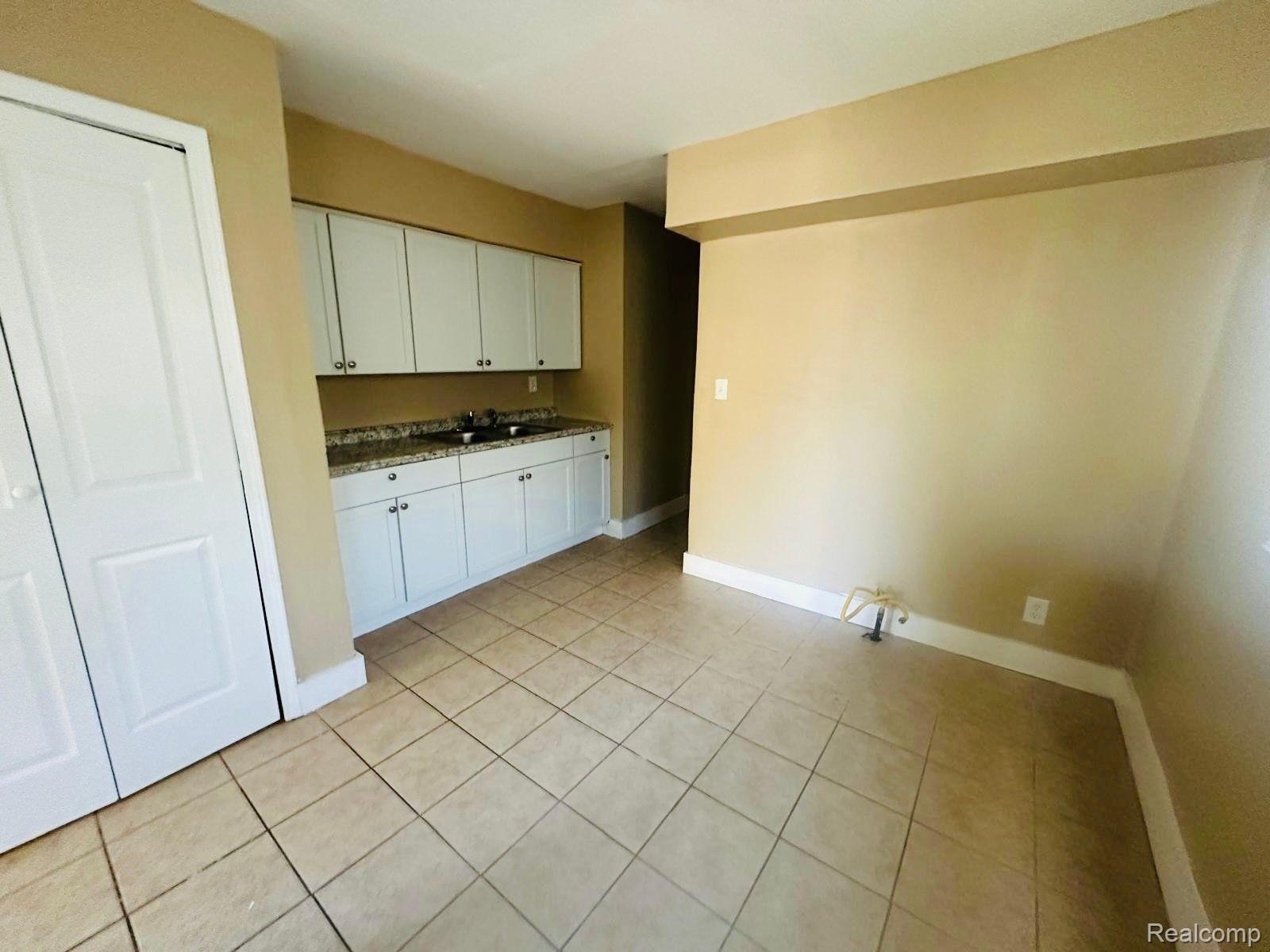 18043 Syracuse Street Detroit City MI 48234
