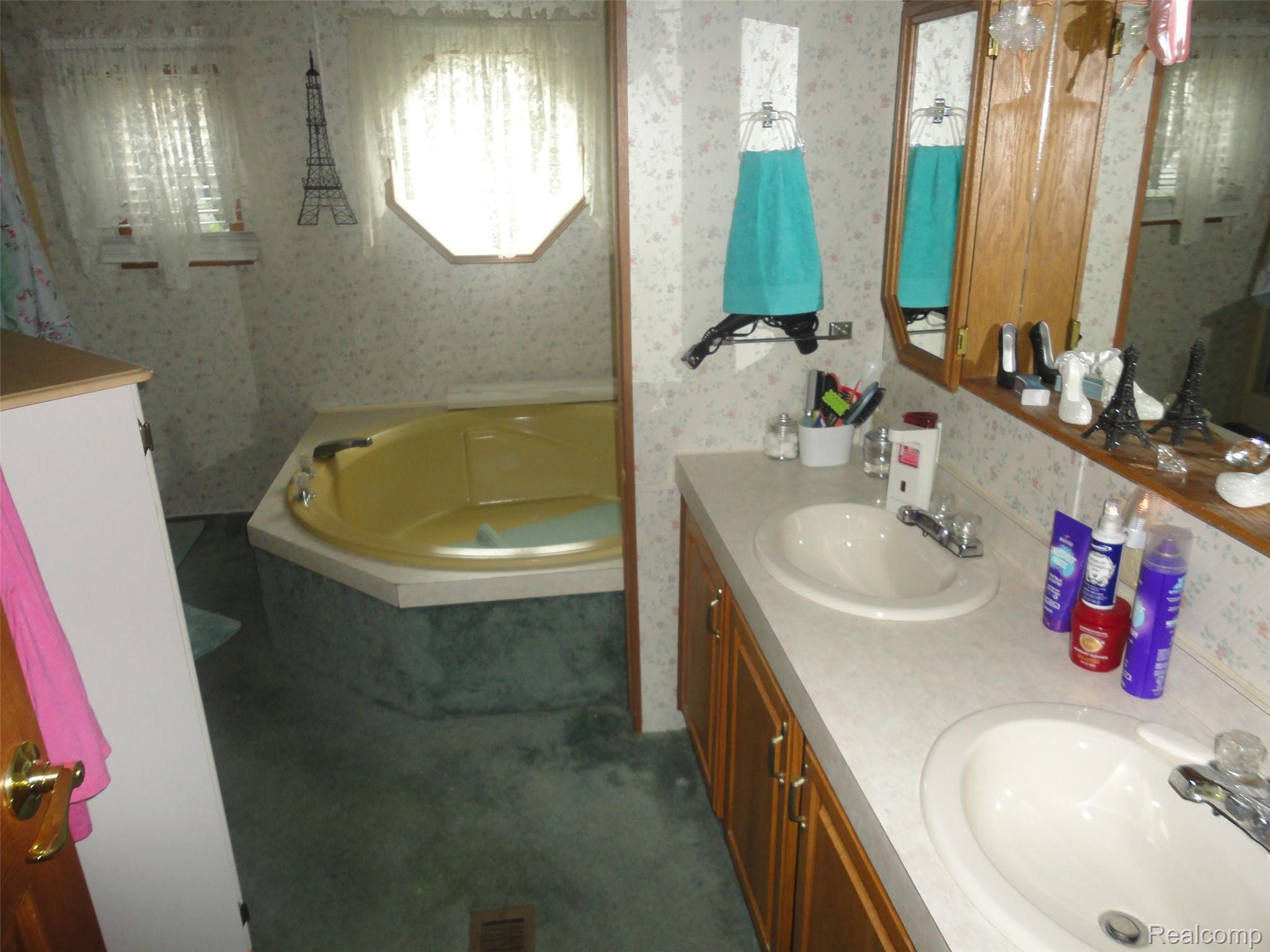 251 Inverness Bedford Township MI 48182