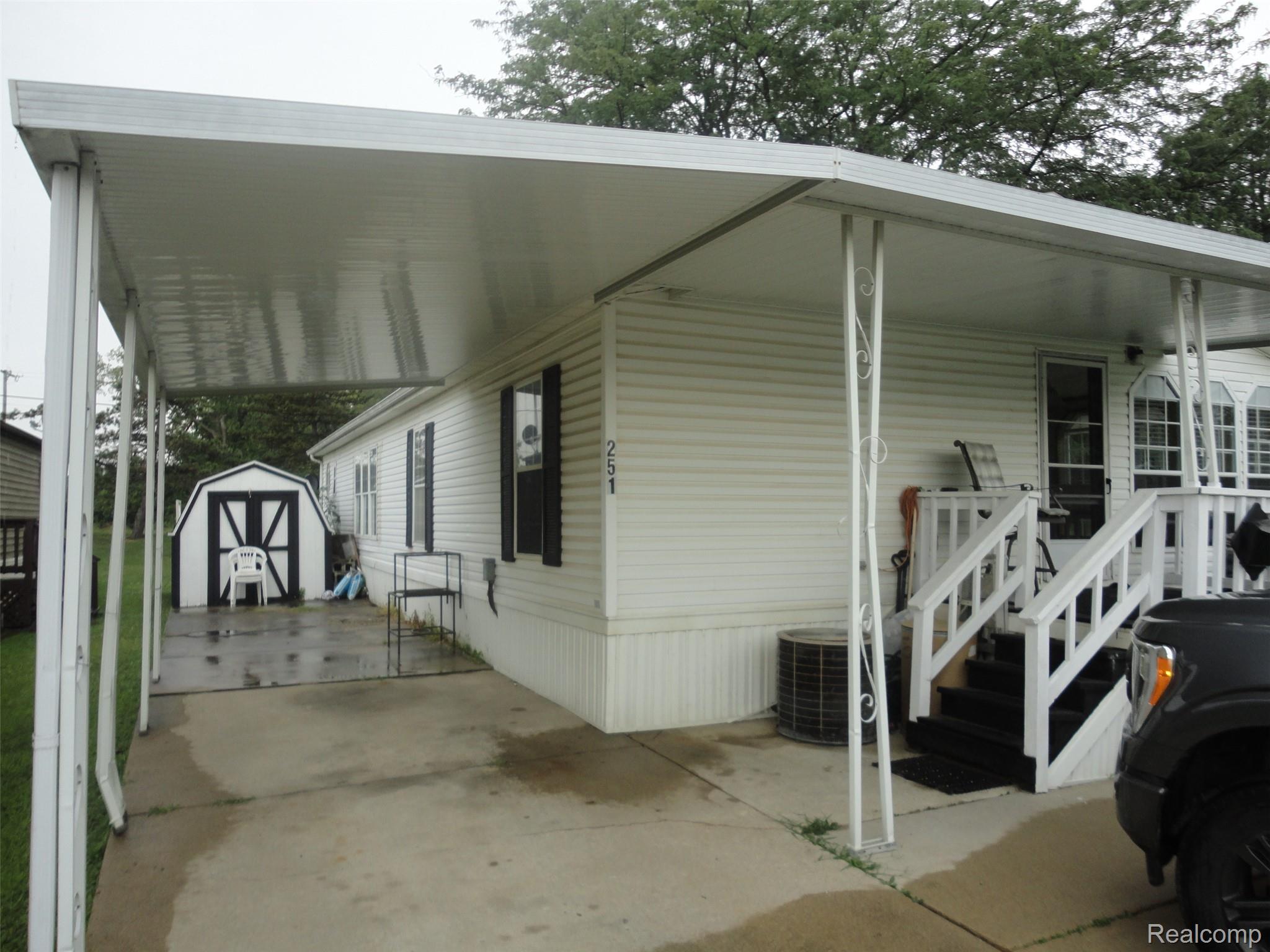 251 Inverness Bedford Township MI 48182