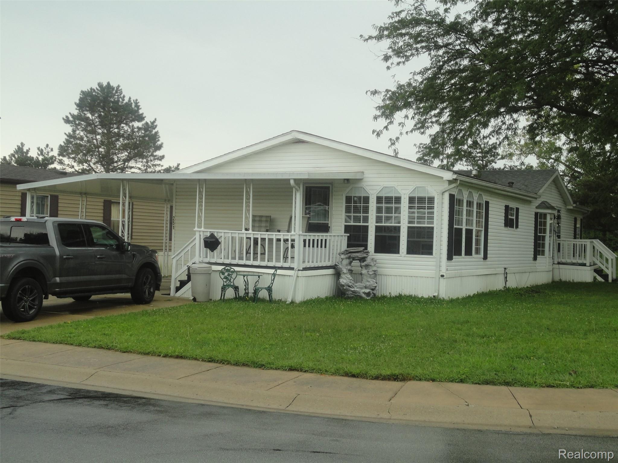 251 Inverness Bedford Township MI 48182