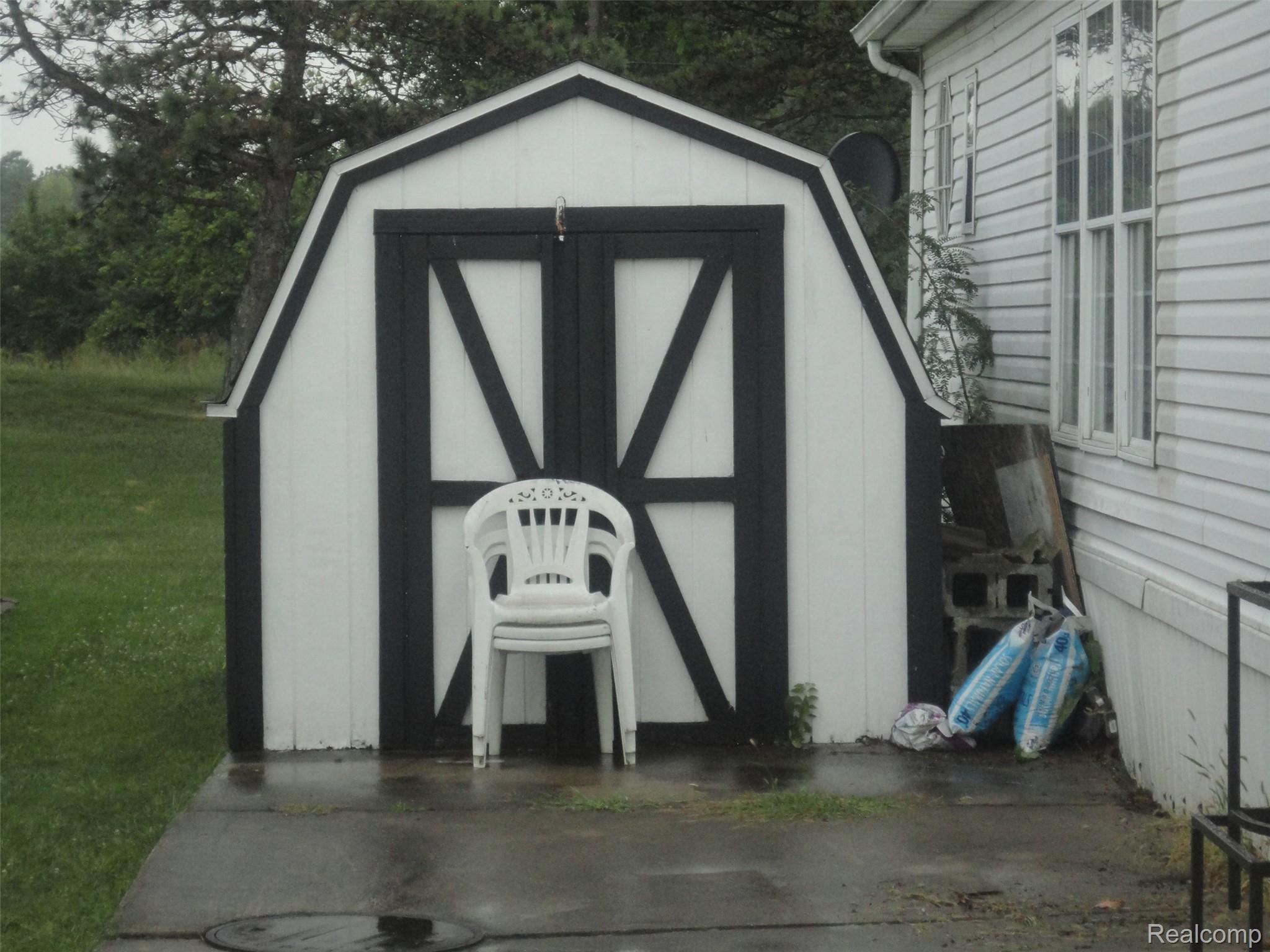 251 Inverness Bedford Township MI 48182