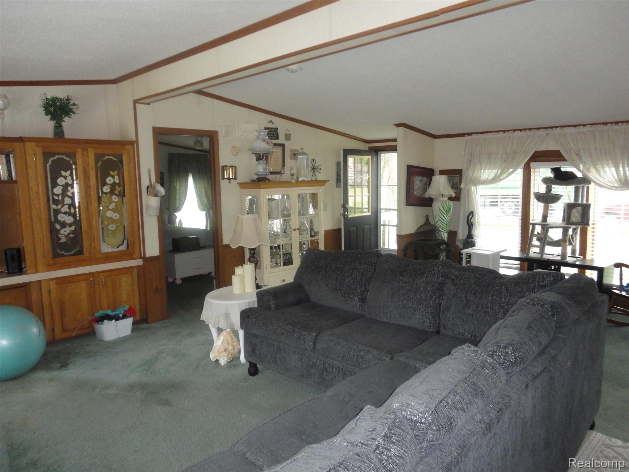 251 Inverness Bedford Township MI 48182