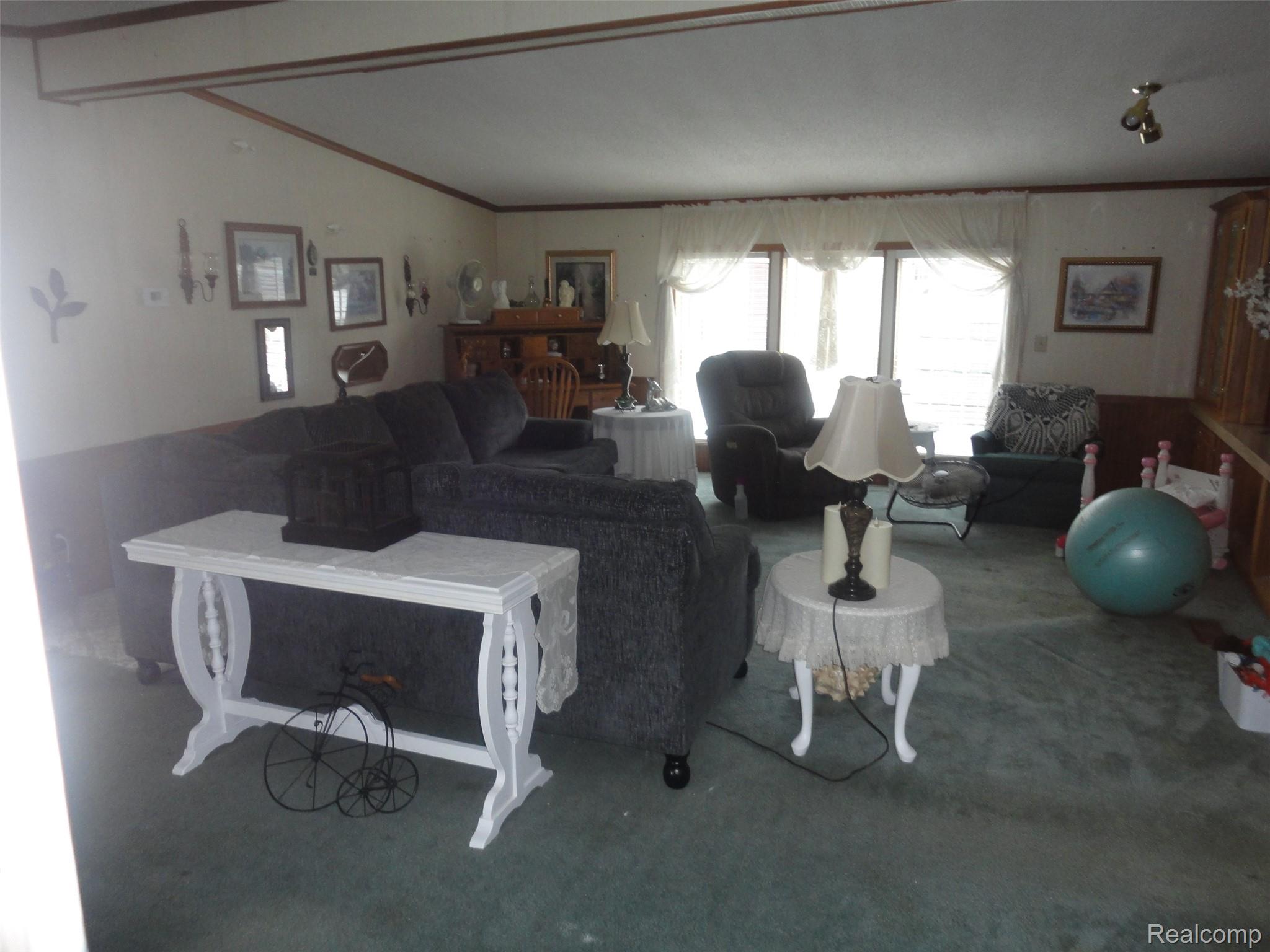 251 Inverness Bedford Township MI 48182