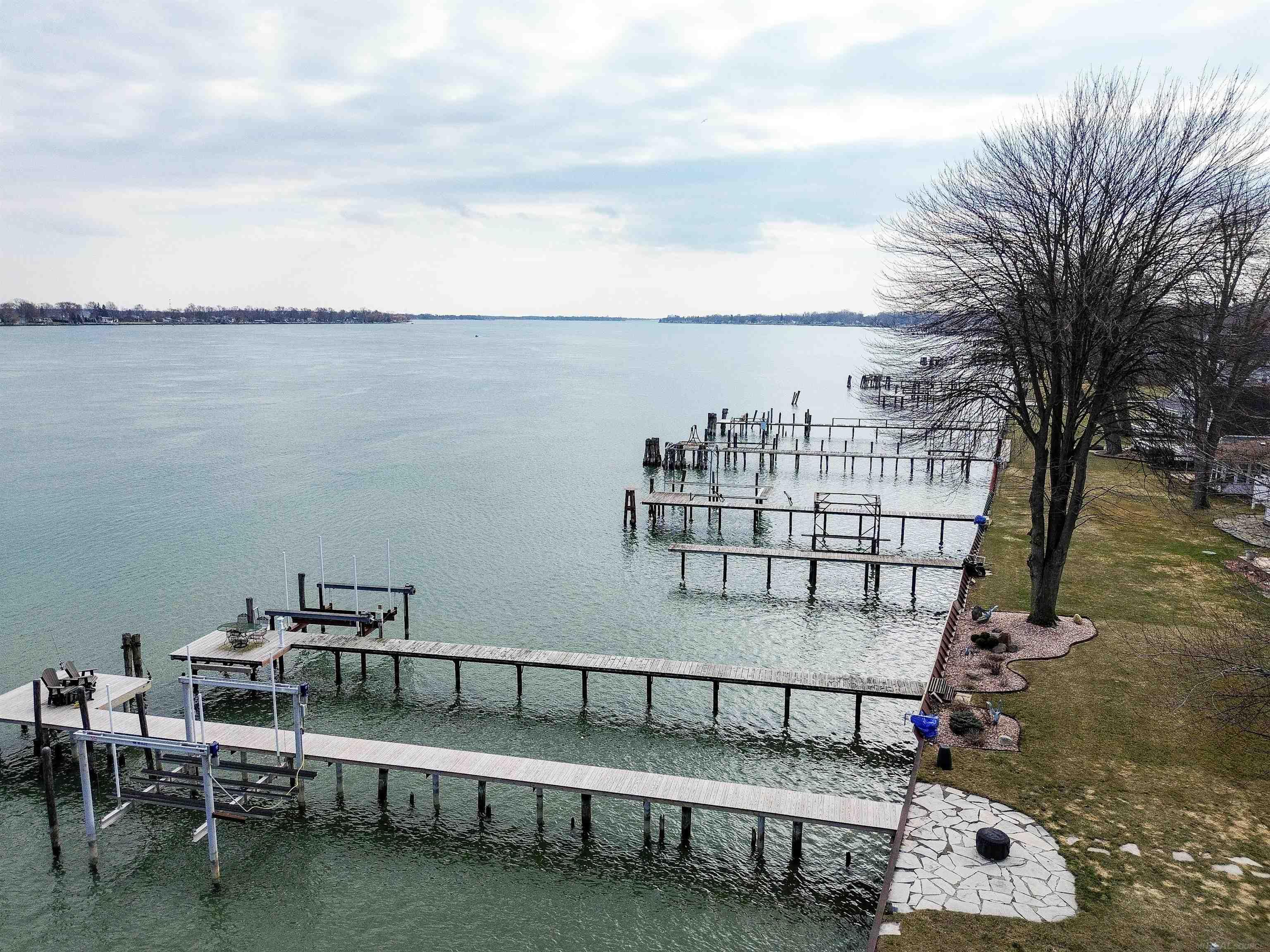 5403 Pointe Drive East China Township MI 48054