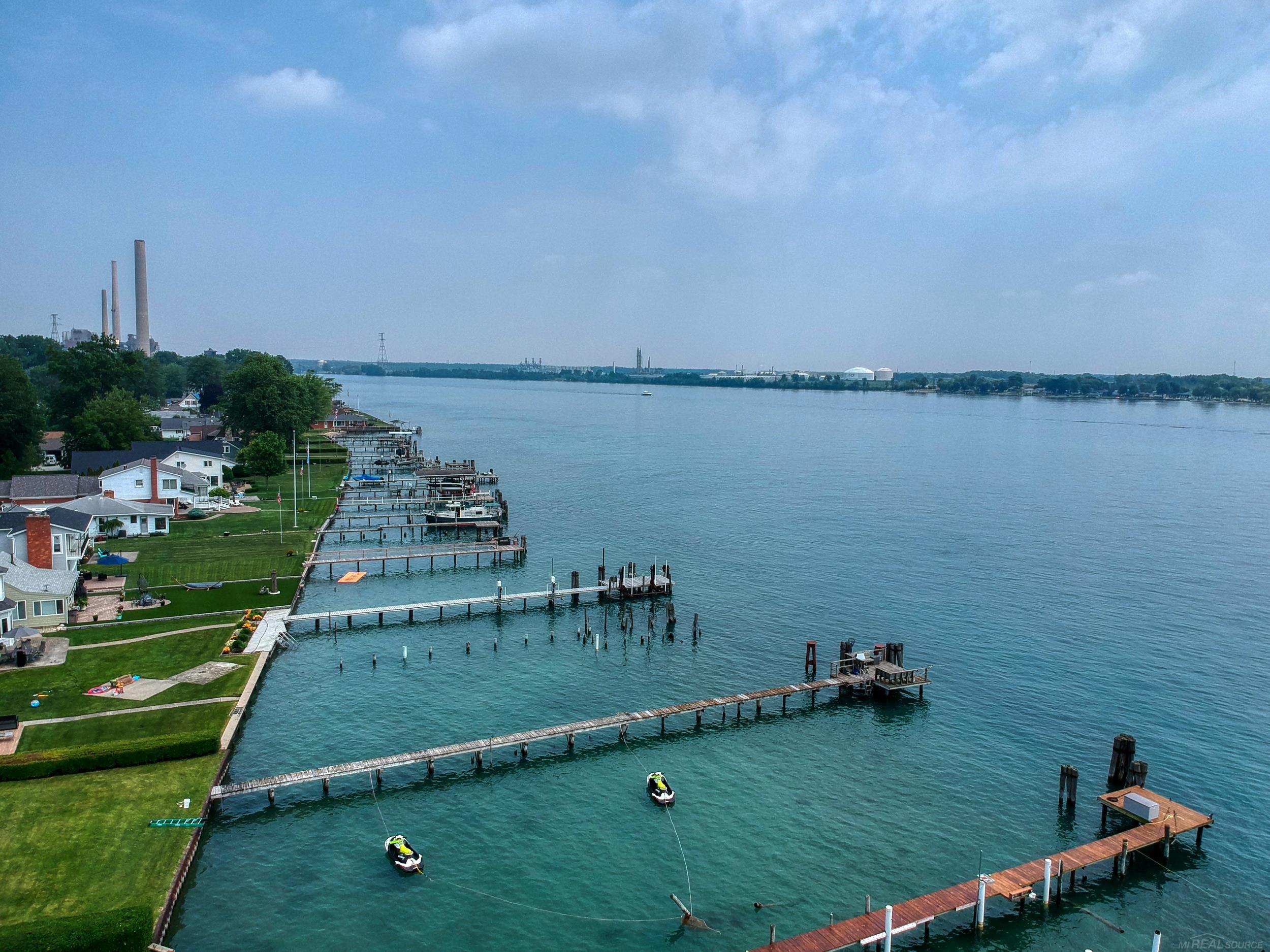 5403 Pointe Drive East China Township MI 48054