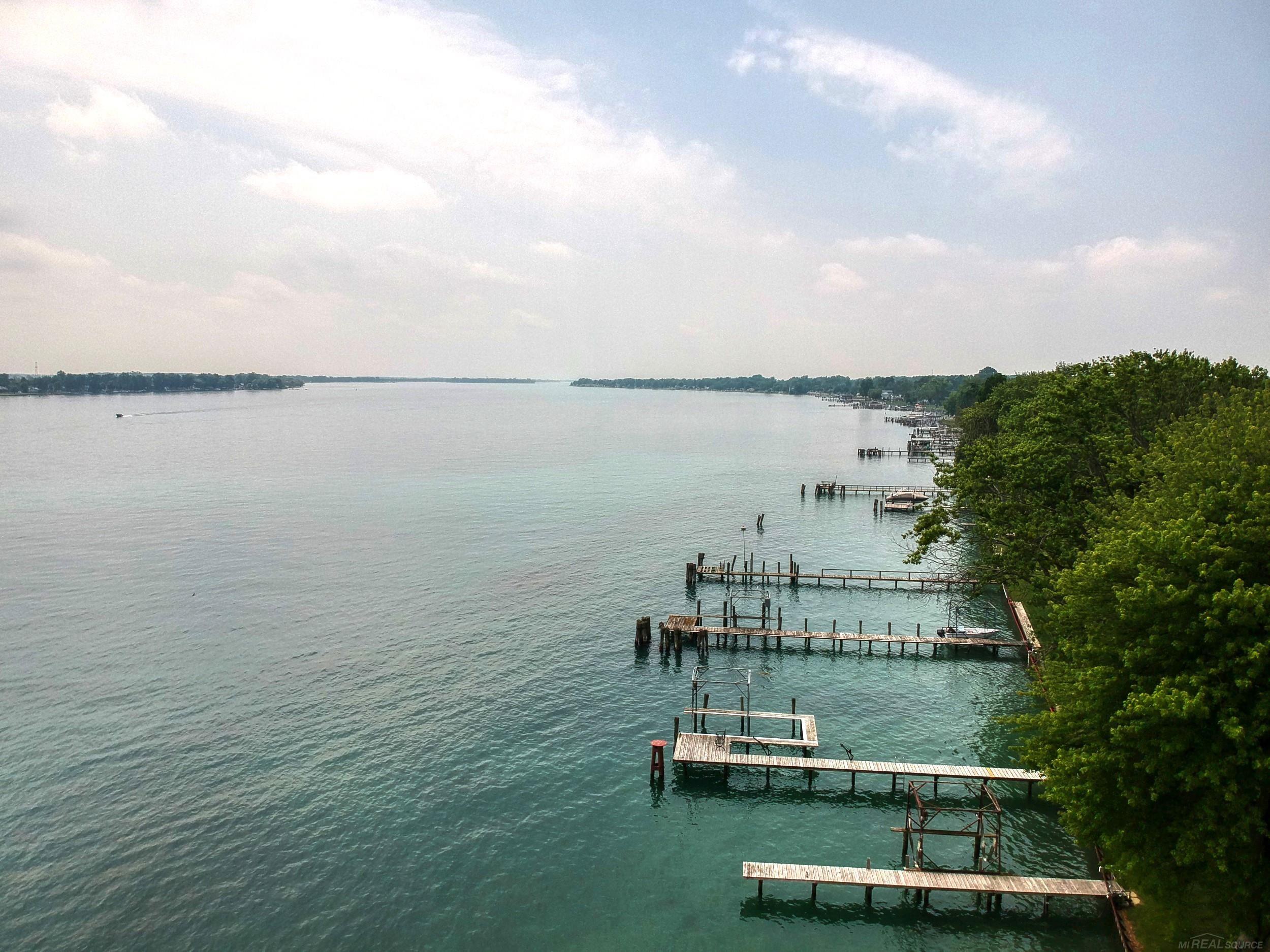 5403 Pointe Drive East China Township MI 48054