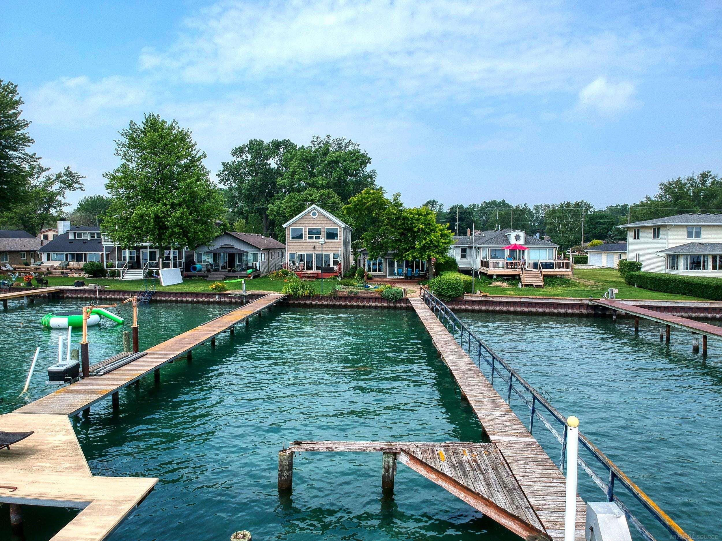 5403 Pointe Drive East China Township MI 48054