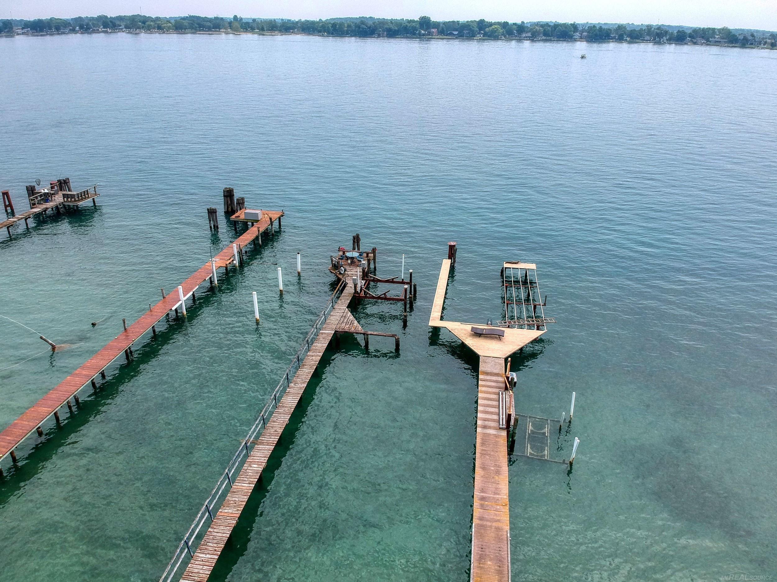 5403 Pointe Drive East China Township MI 48054
