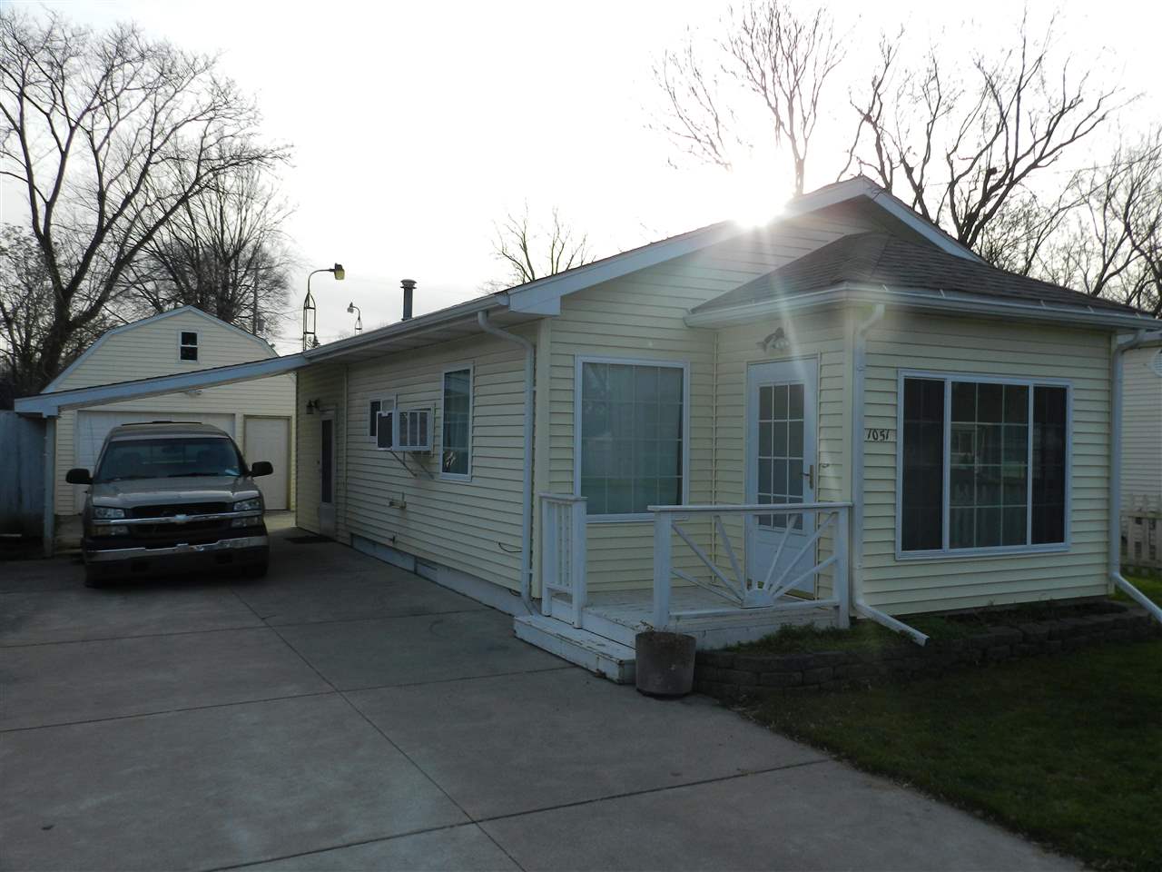 1051 W Mclean Flint City MI 48507
