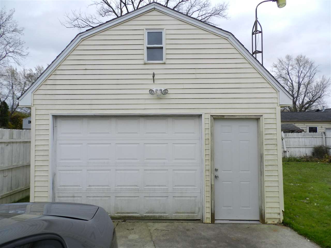 1051 W Mclean Flint City MI 48507