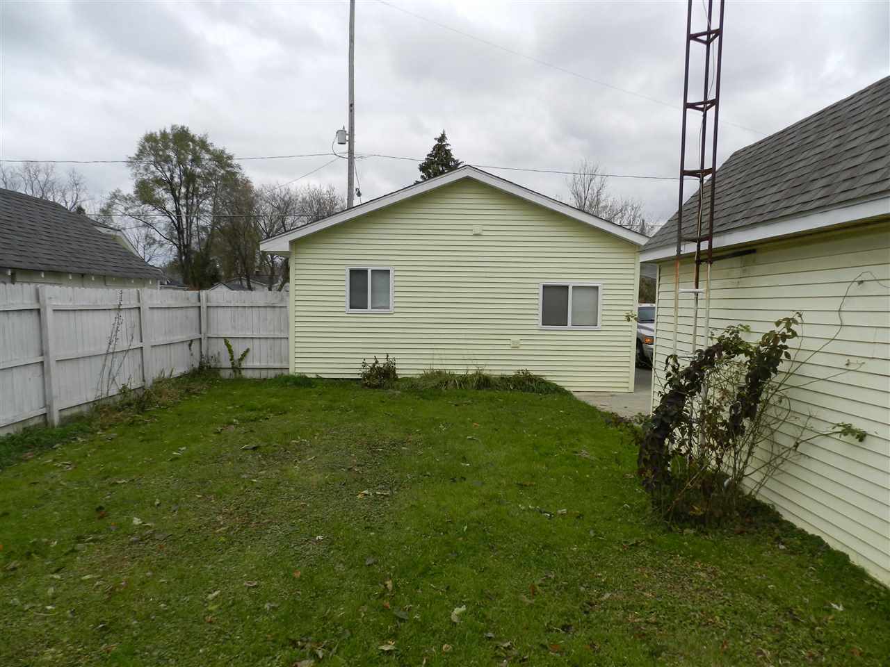 1051 W Mclean Flint City MI 48507