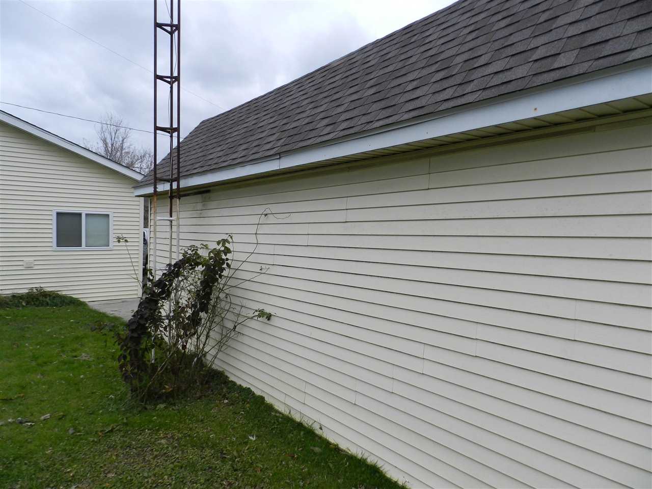 1051 W Mclean Flint City MI 48507