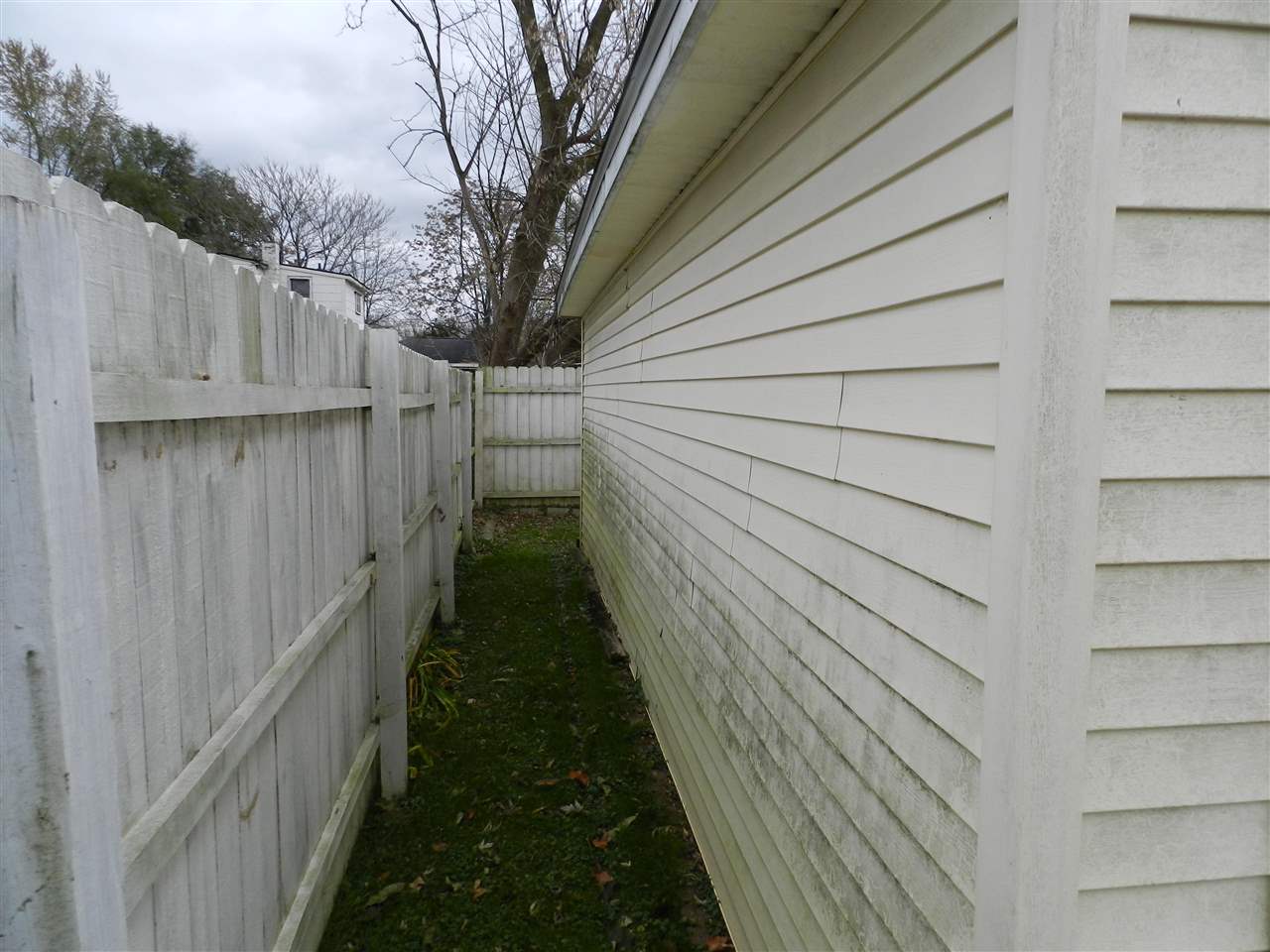 1051 W Mclean Flint City MI 48507