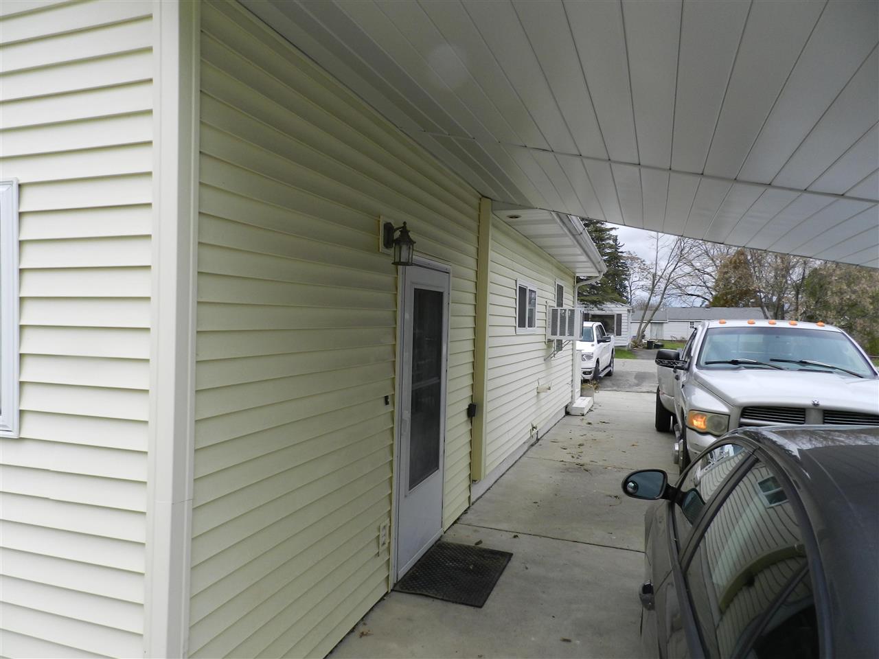 1051 W Mclean Flint City MI 48507
