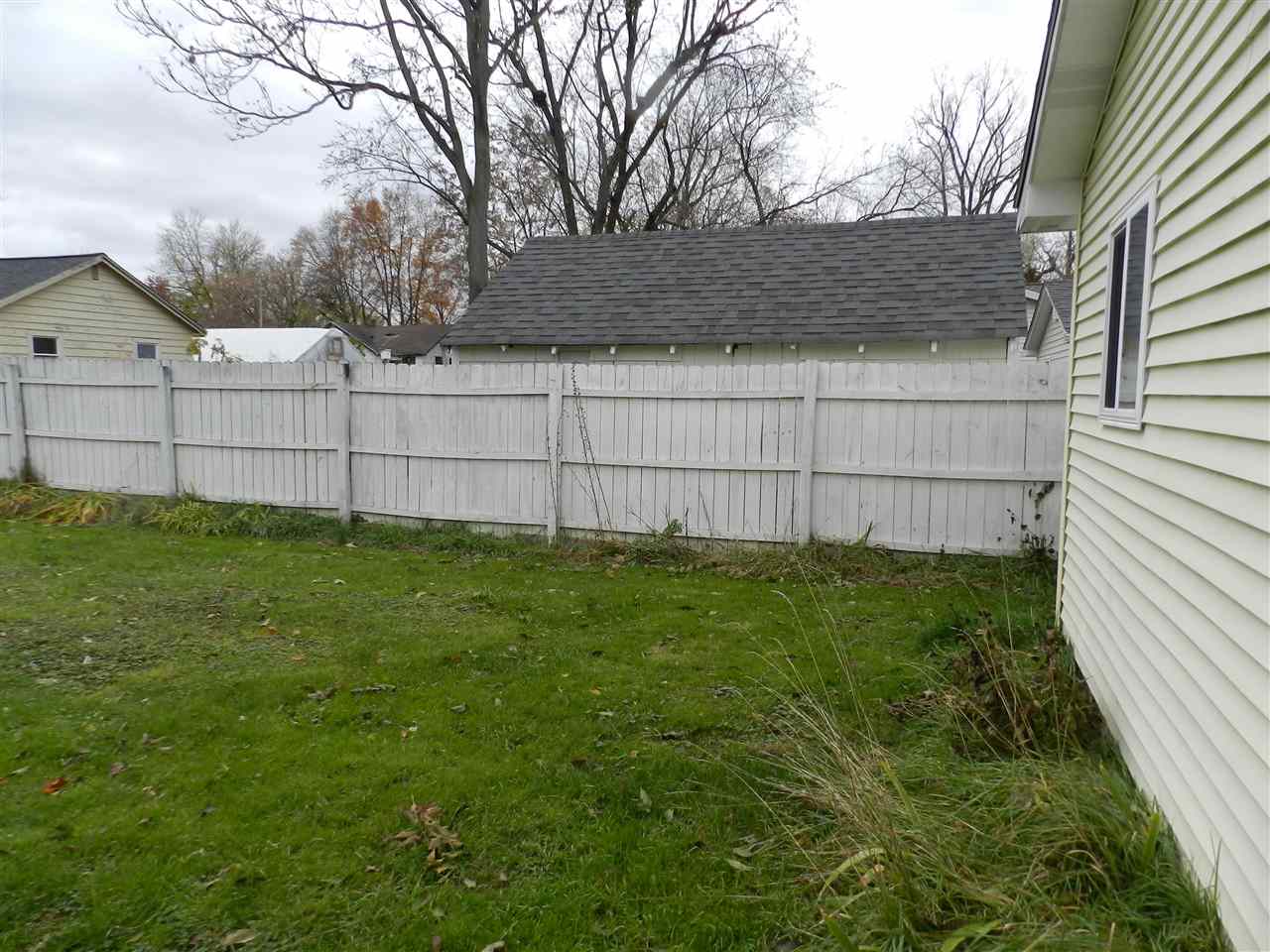 1051 W Mclean Flint City MI 48507