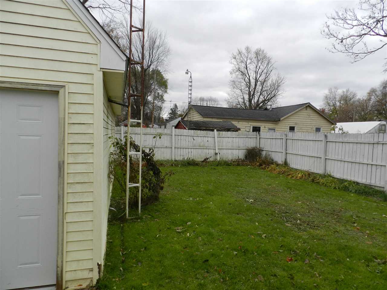 1051 W Mclean Flint City MI 48507