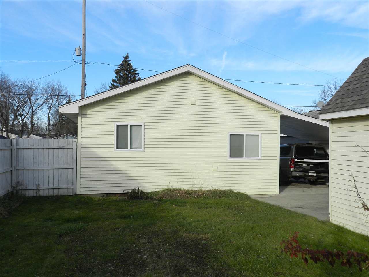1051 W Mclean Flint City MI 48507