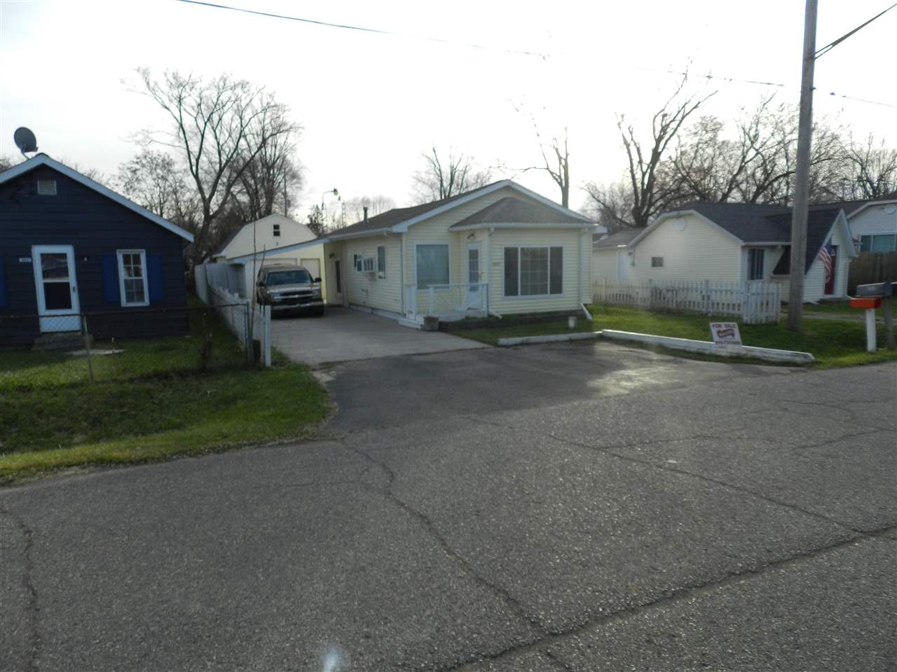 1051 W Mclean Flint City MI 48507
