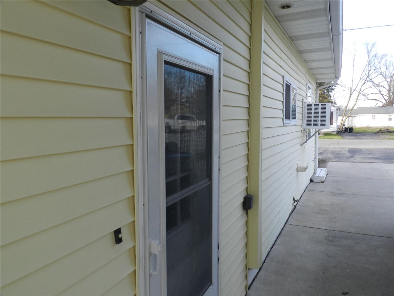 1051 W Mclean Flint City MI 48507