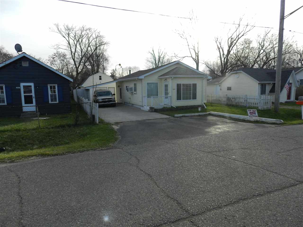 1051 W Mclean Flint City MI 48507