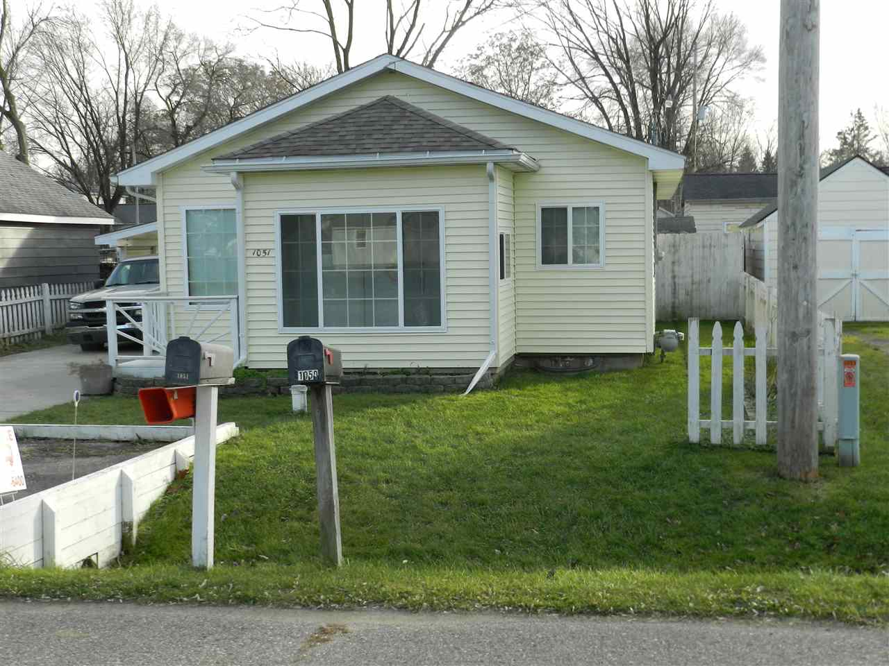 1051 W Mclean Flint City MI 48507
