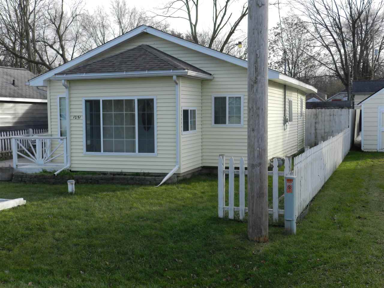 1051 W Mclean Flint City MI 48507