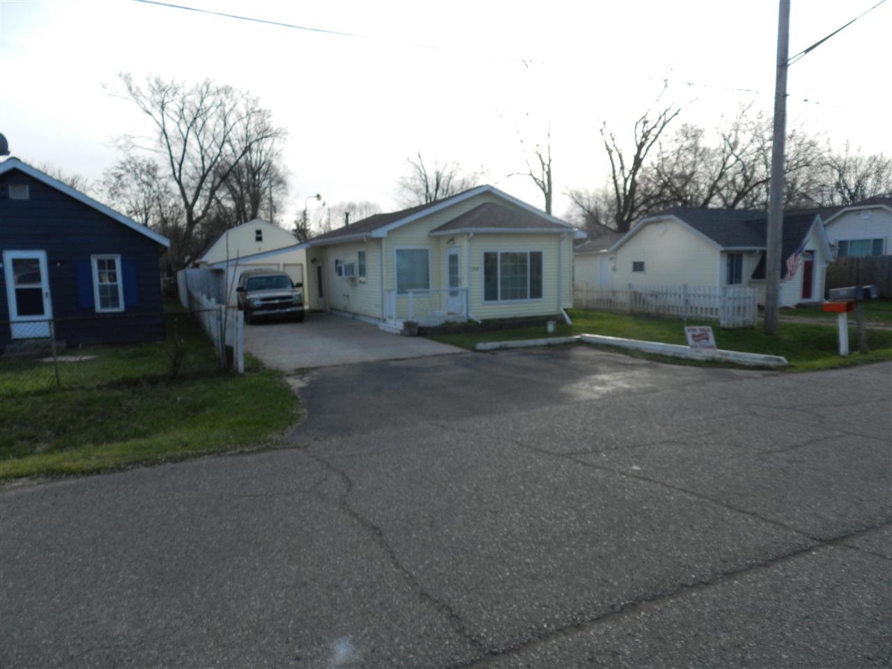 1051 W Mclean Flint City MI 48507