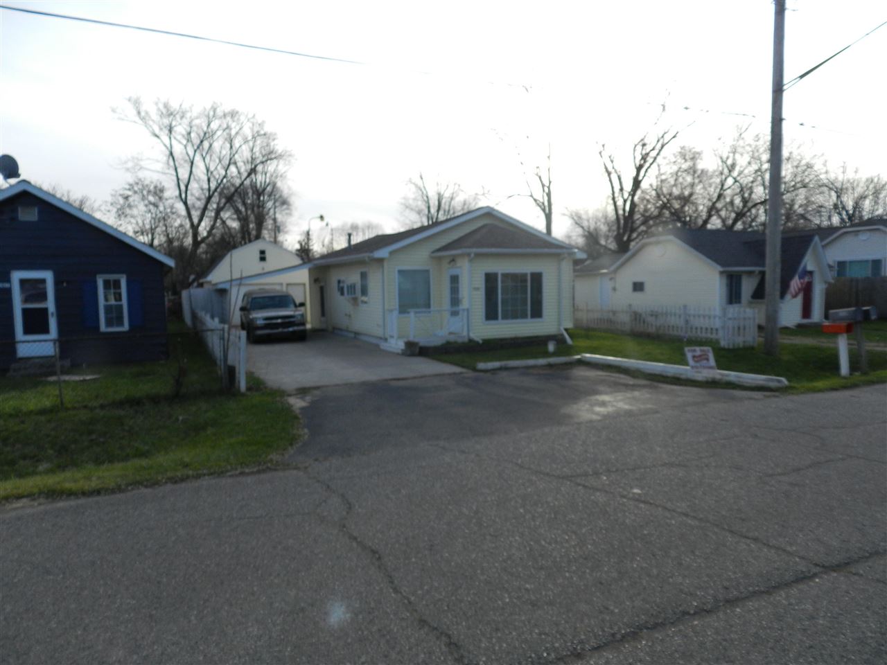 1051 W Mclean Flint City MI 48507