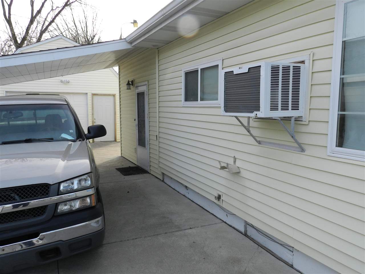 1051 W Mclean Flint City MI 48507