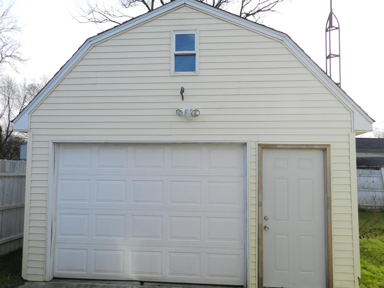 1051 W Mclean Flint City MI 48507