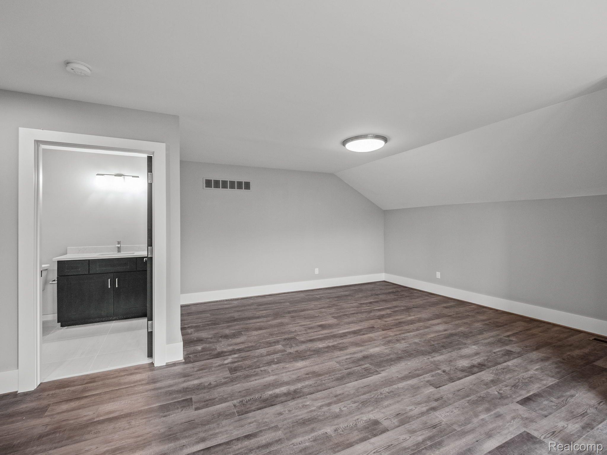 2605 Fairway Oakland Charter Township MI 48306