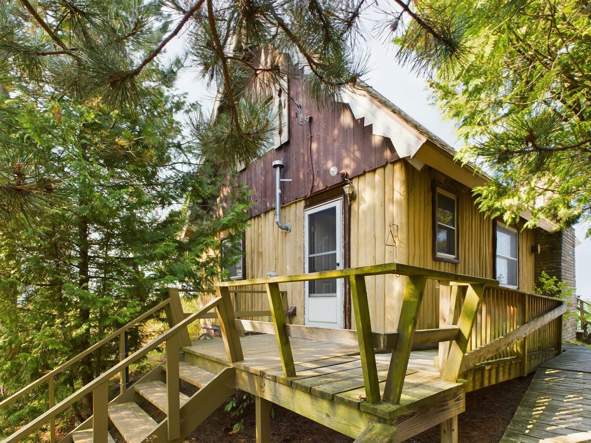 14619 N Cathead Bay Drive Leelanau Township MI 49670