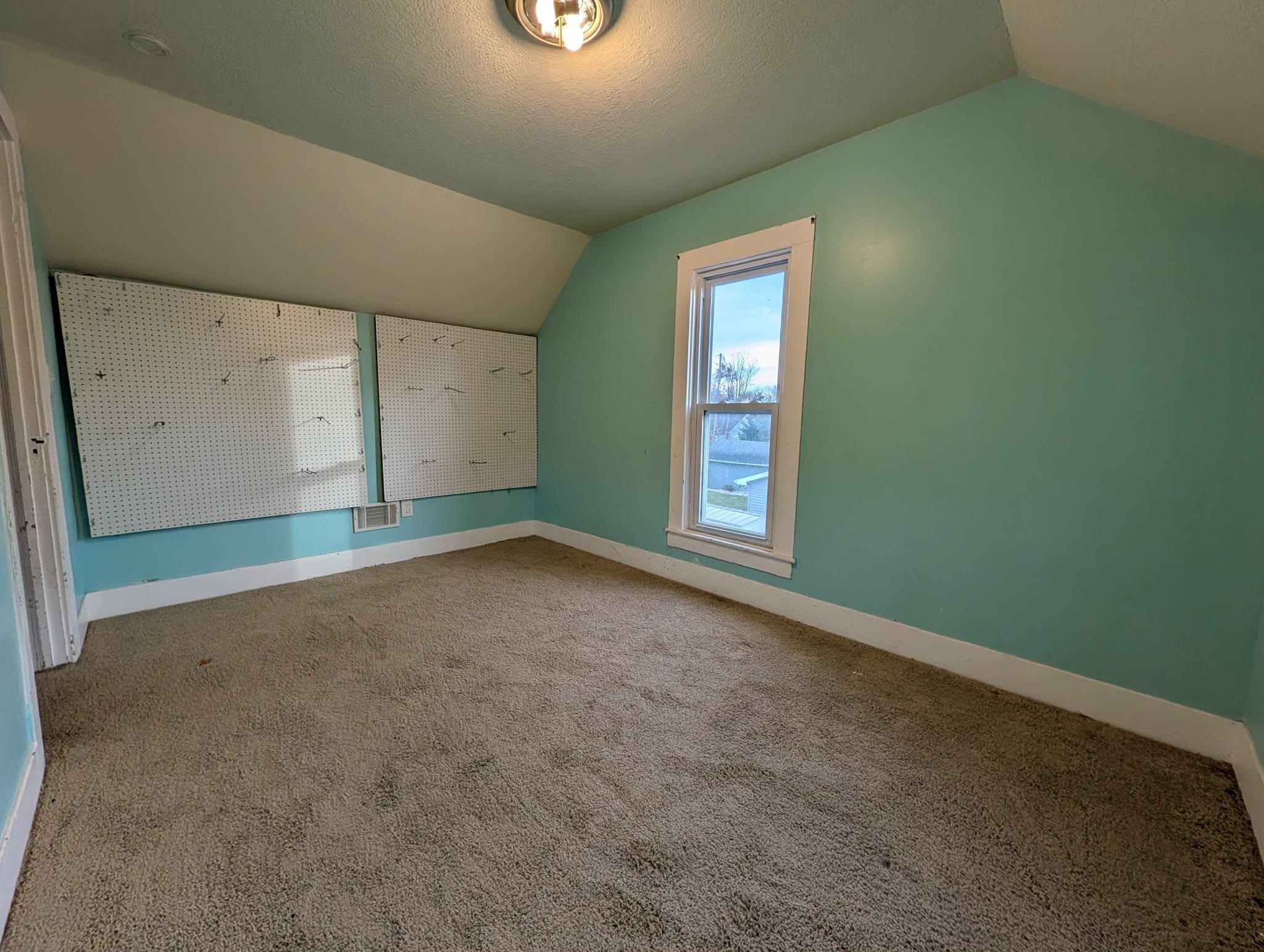 822 N River Avenue Alma City MI 48881