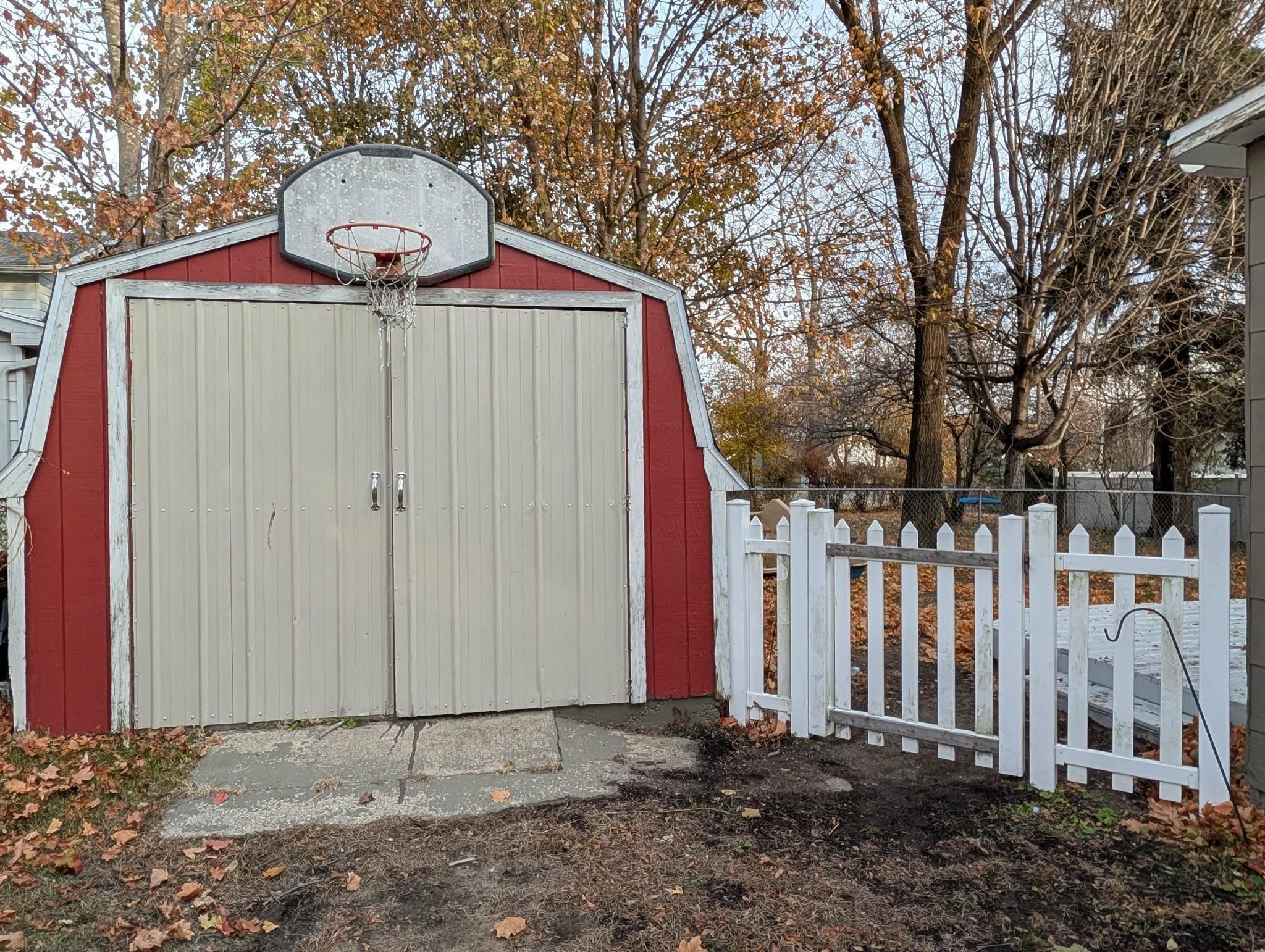 822 N River Avenue Alma City MI 48881