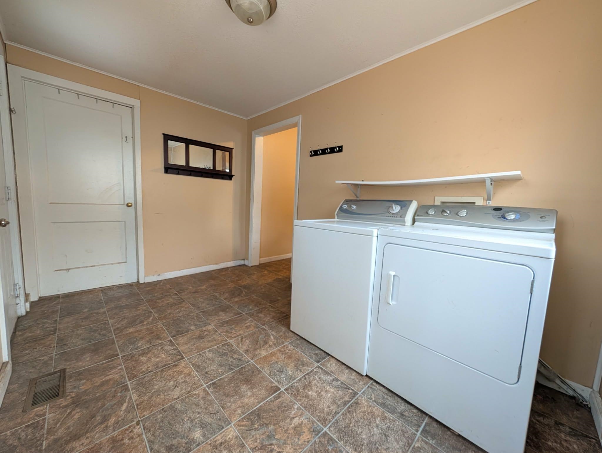 822 N River Avenue Alma City MI 48881