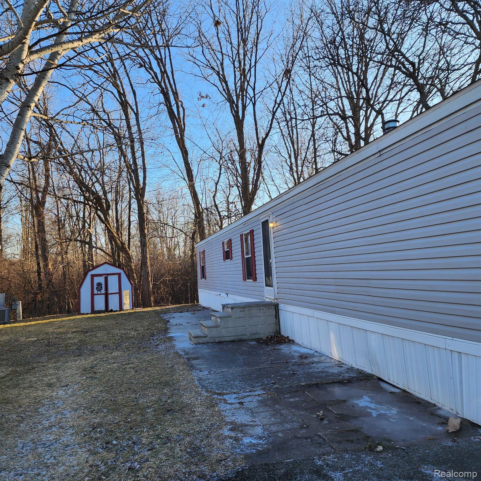 216 Ponderosa Trail S Belleville City MI 48111