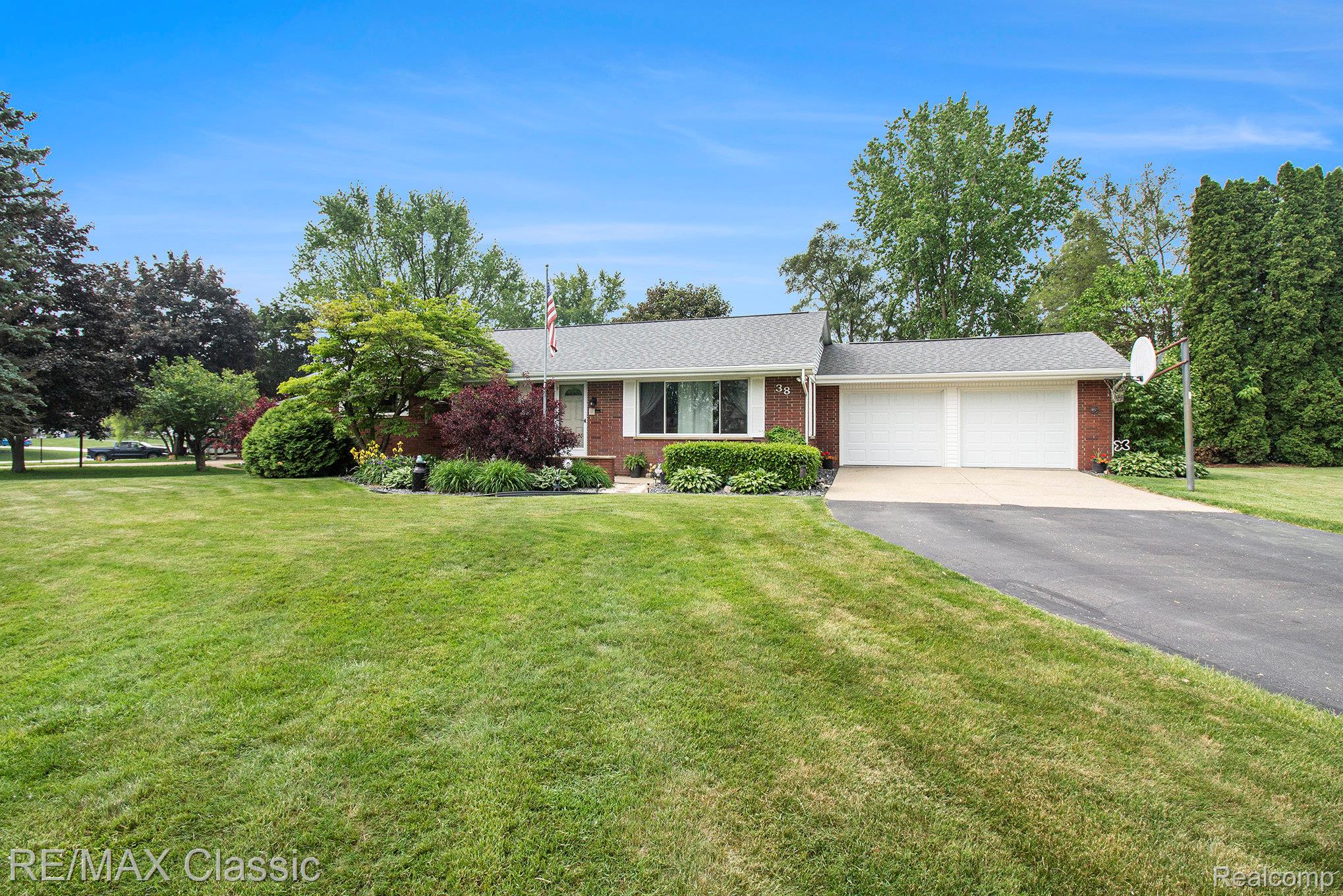 38 Meadowview Drive Howell City MI 48843