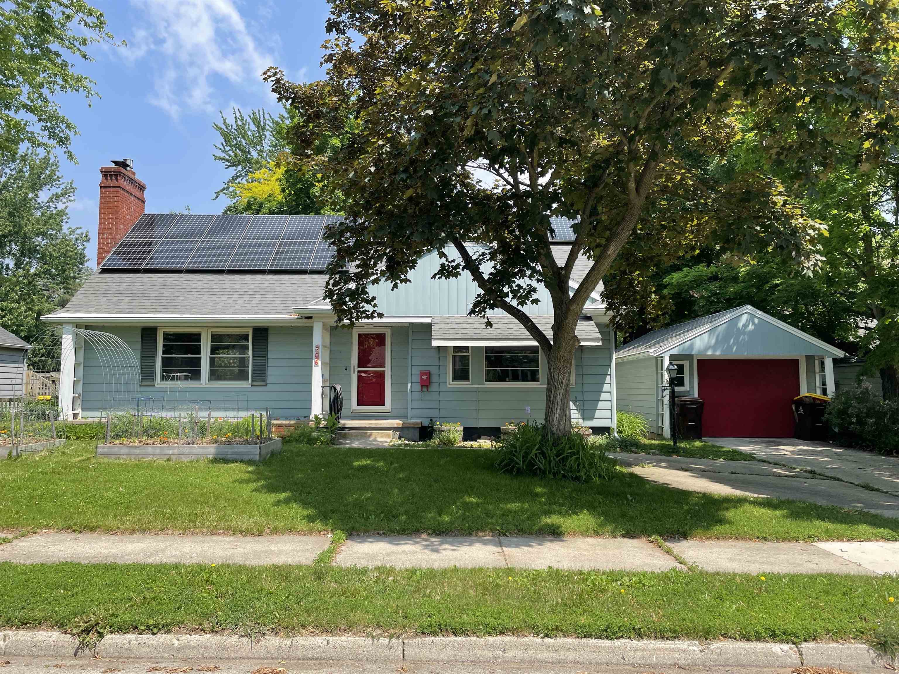 906 Vassar Street Alma City MI 48801