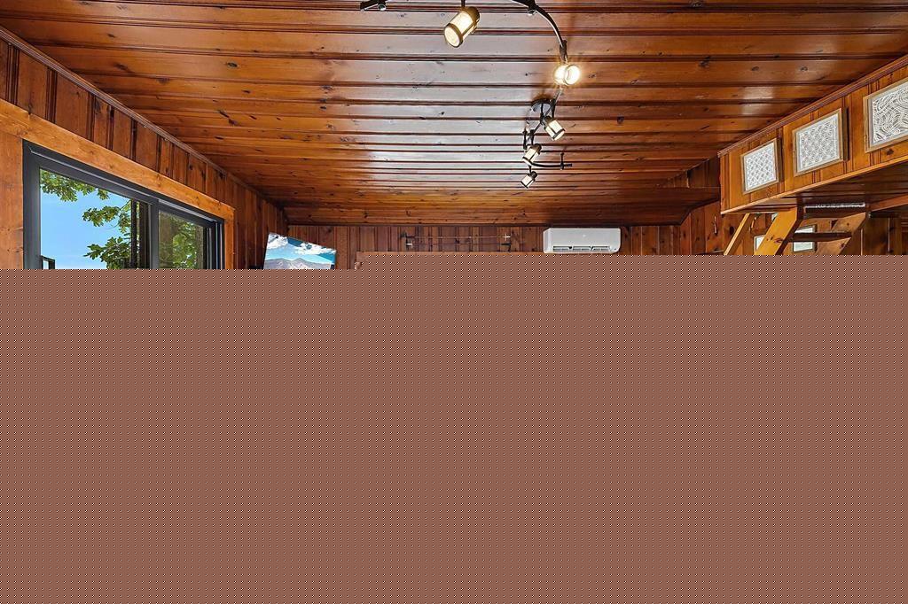 10086 King (this Island An Island) Road Springfield Charter Township MI 48350