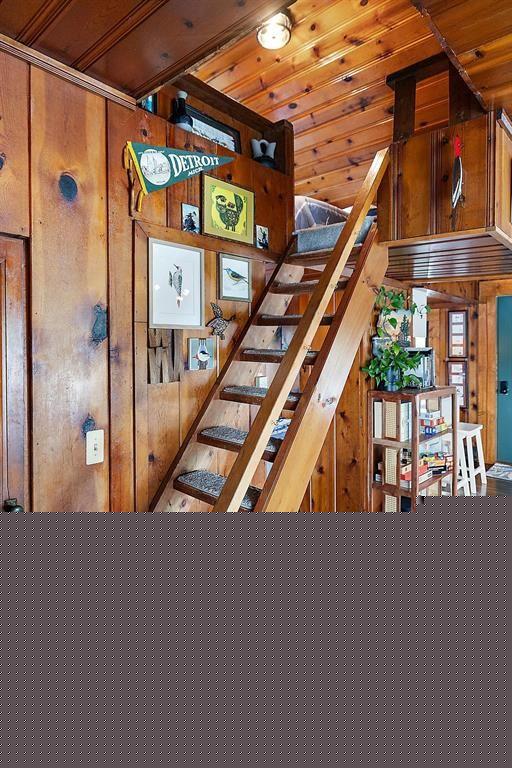10086 King (this Island An Island) Road Springfield Charter Township MI 48350