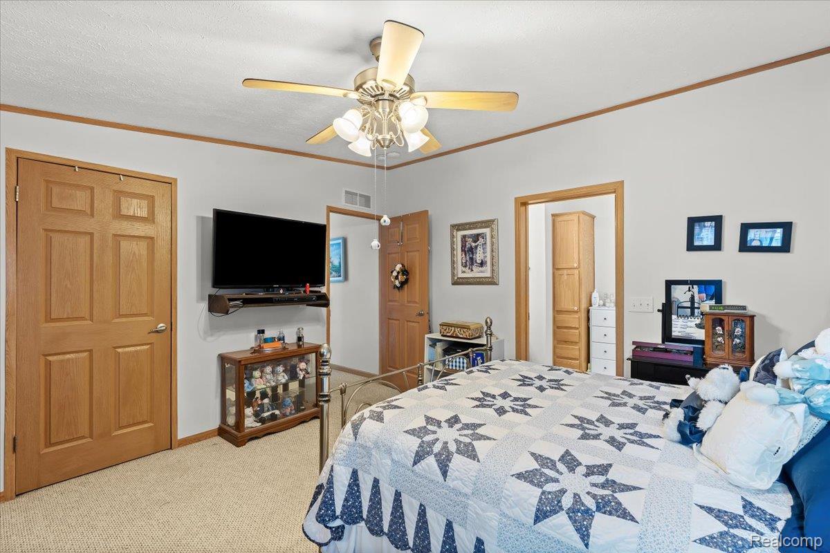 11092 Indianwood Court Green Oak Township MI 48178