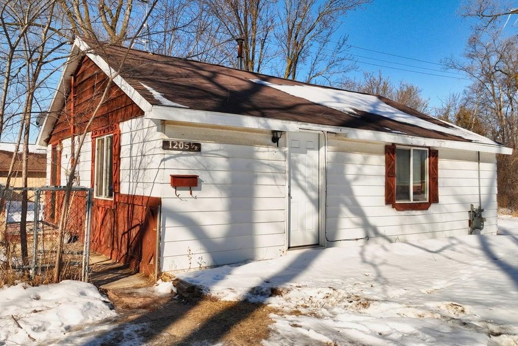 1205 N Kinney Avenue Mt. Pleasant City MI 48858