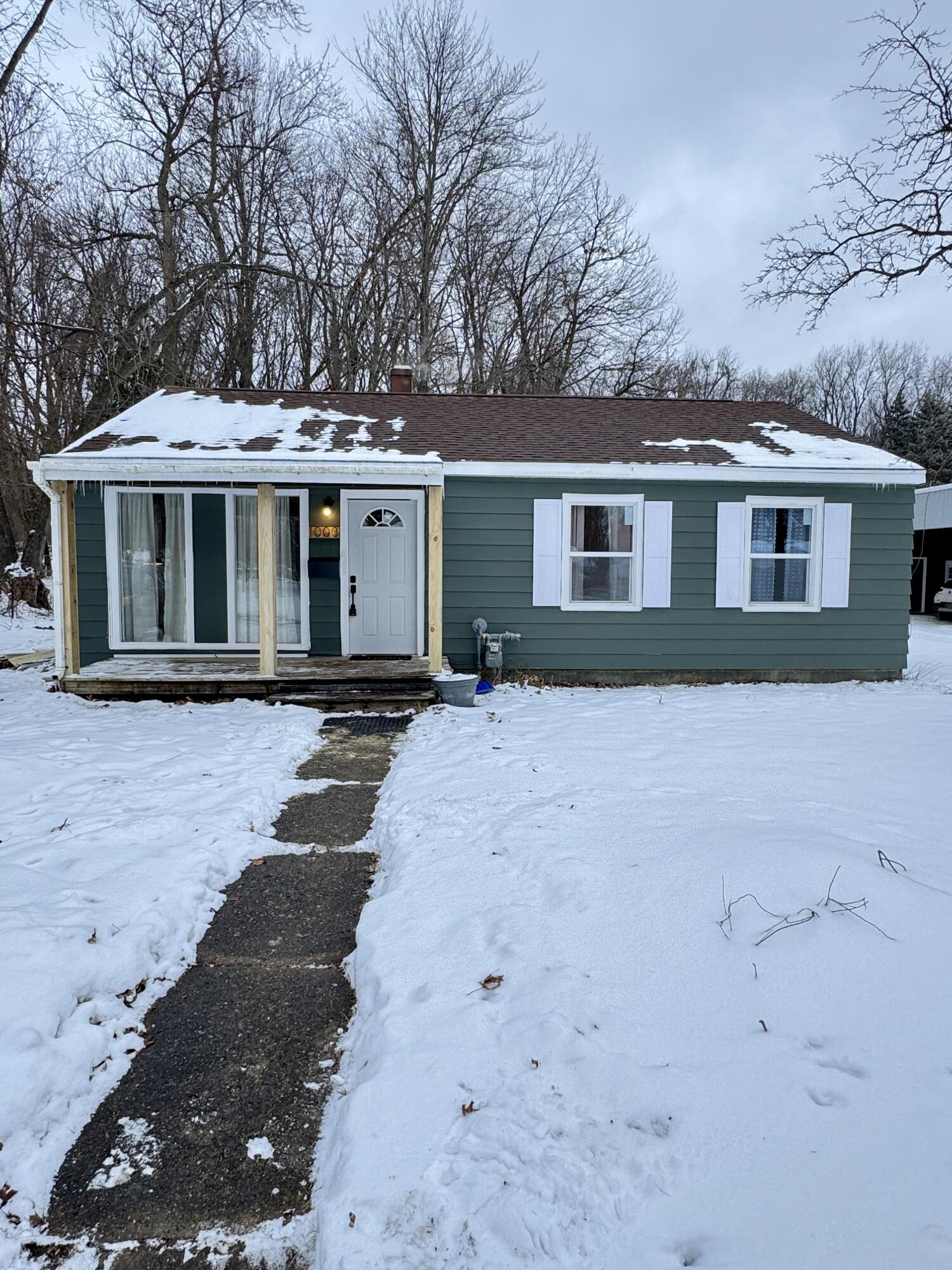 1003 E Broadwell Street Albion City MI 49224