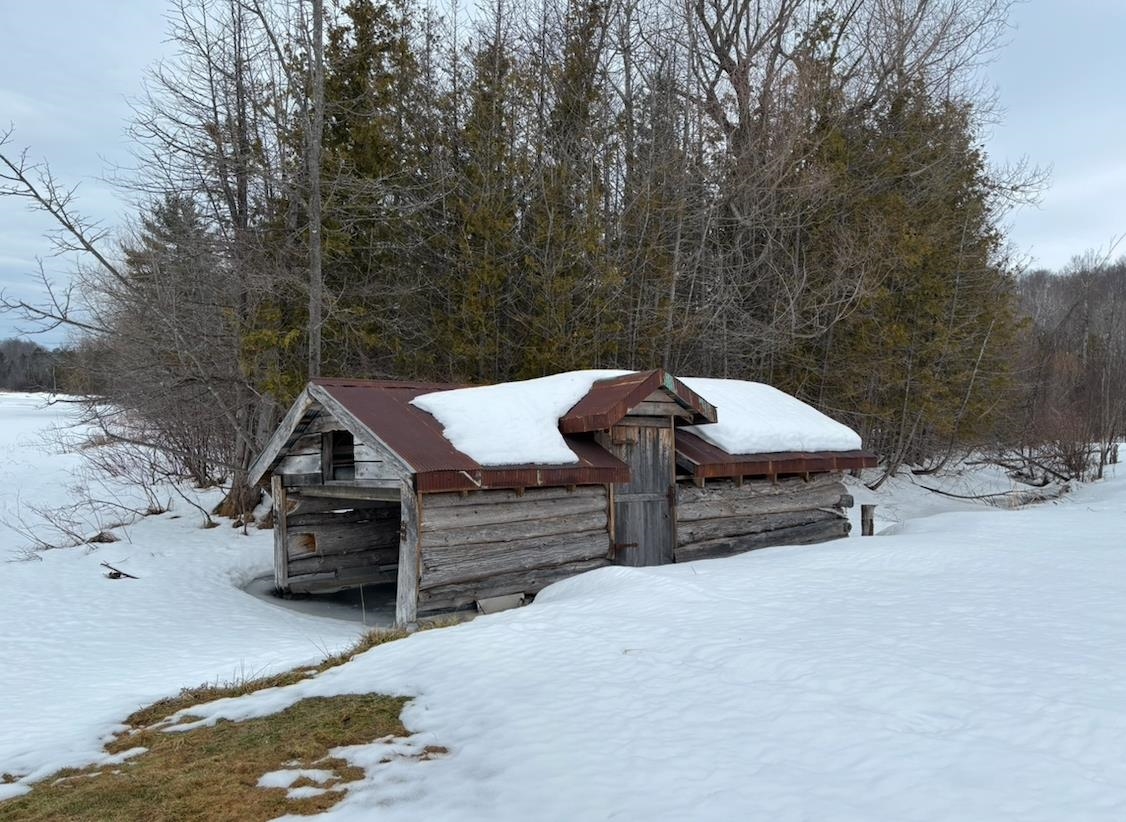 6345 E Jordan Road Banks Township MI 49729