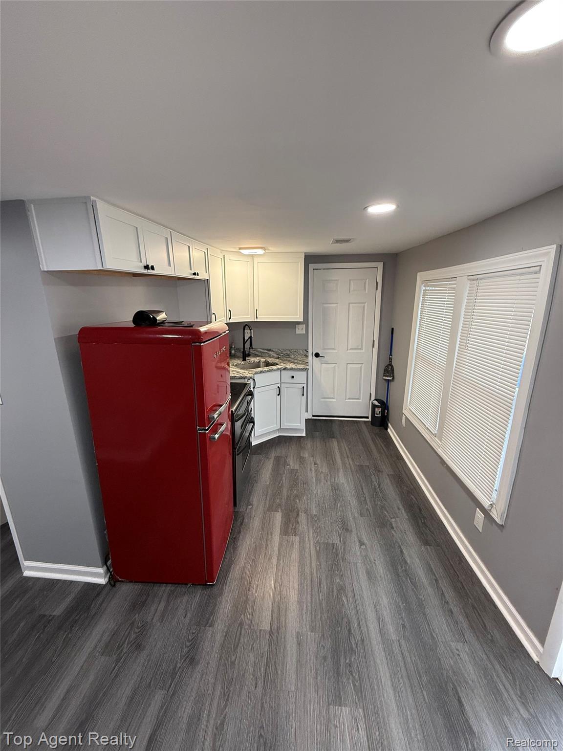 8645 Ford Avenue Warren City MI 48089