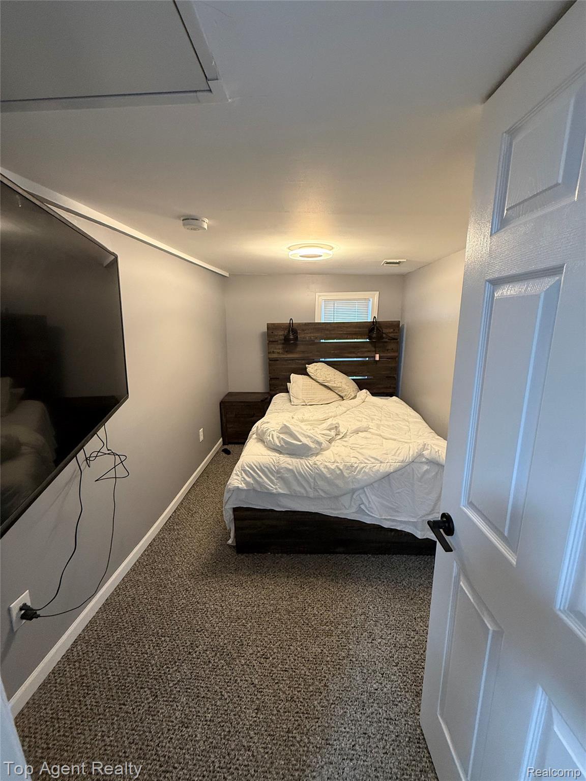 8645 Ford Avenue Warren City MI 48089