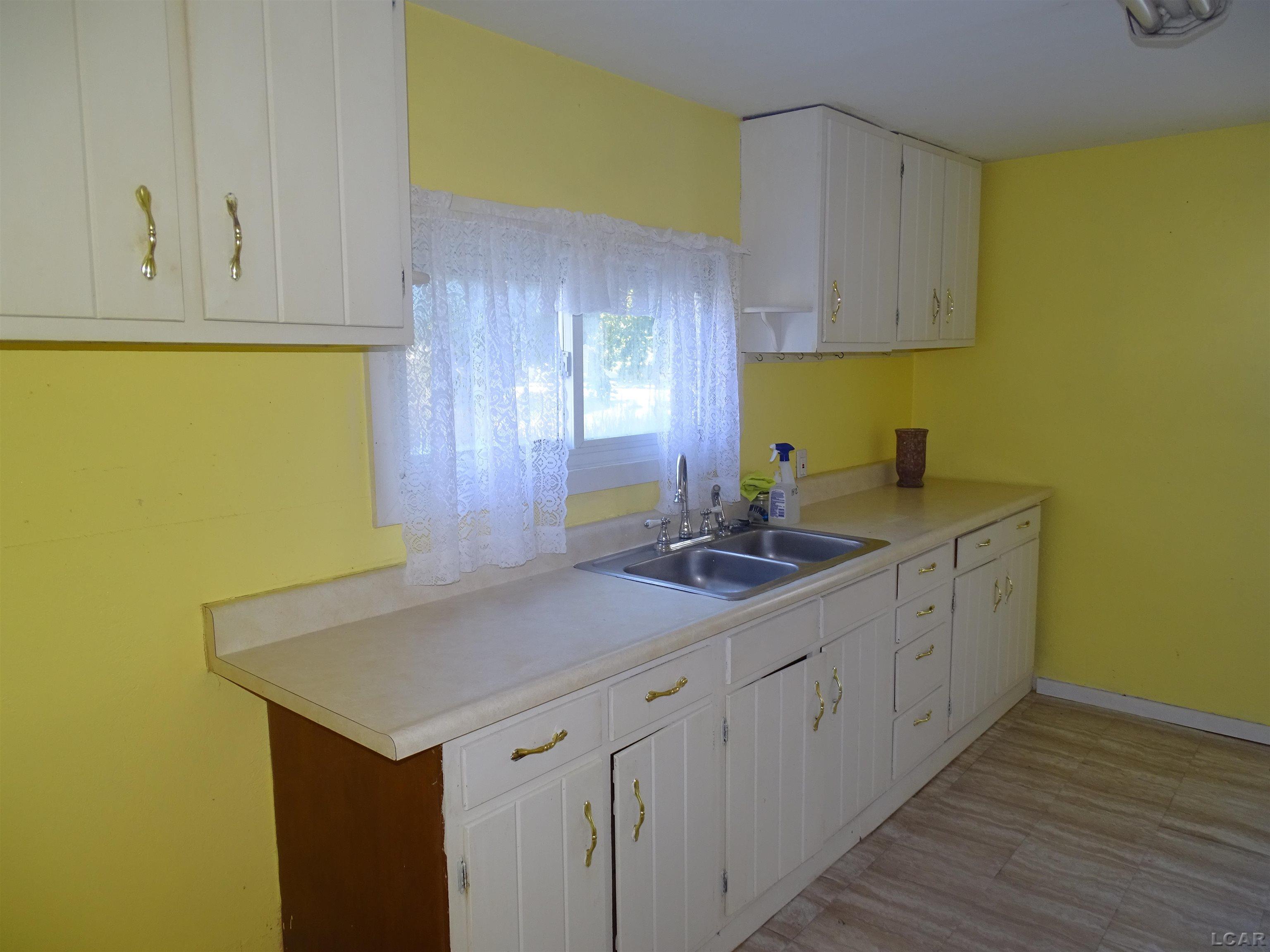 839 Dennis Street Adrian City MI 49221