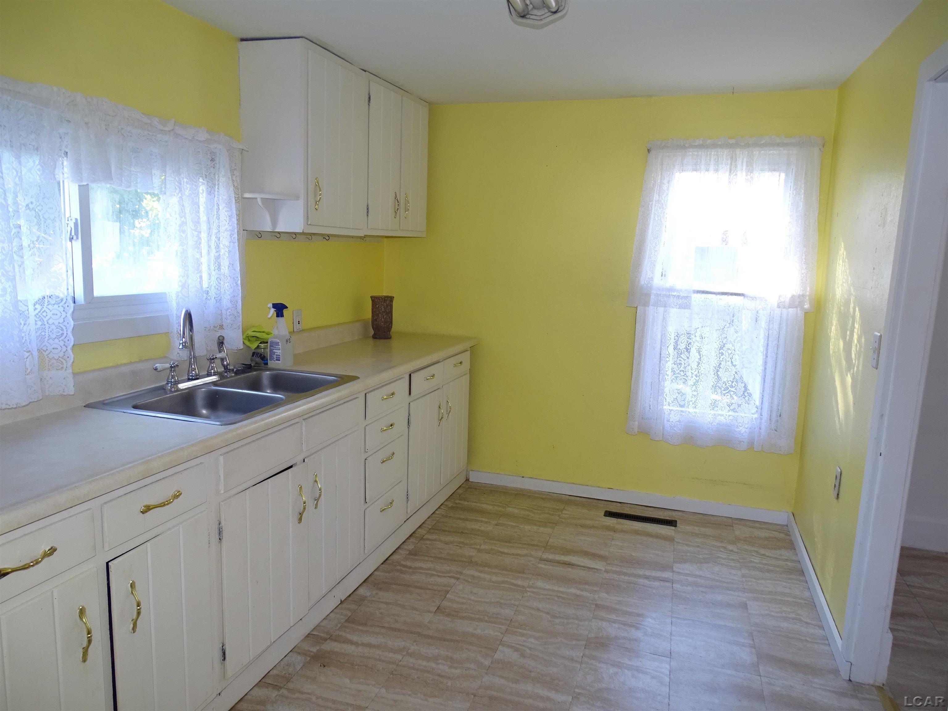 839 Dennis Street Adrian City MI 49221