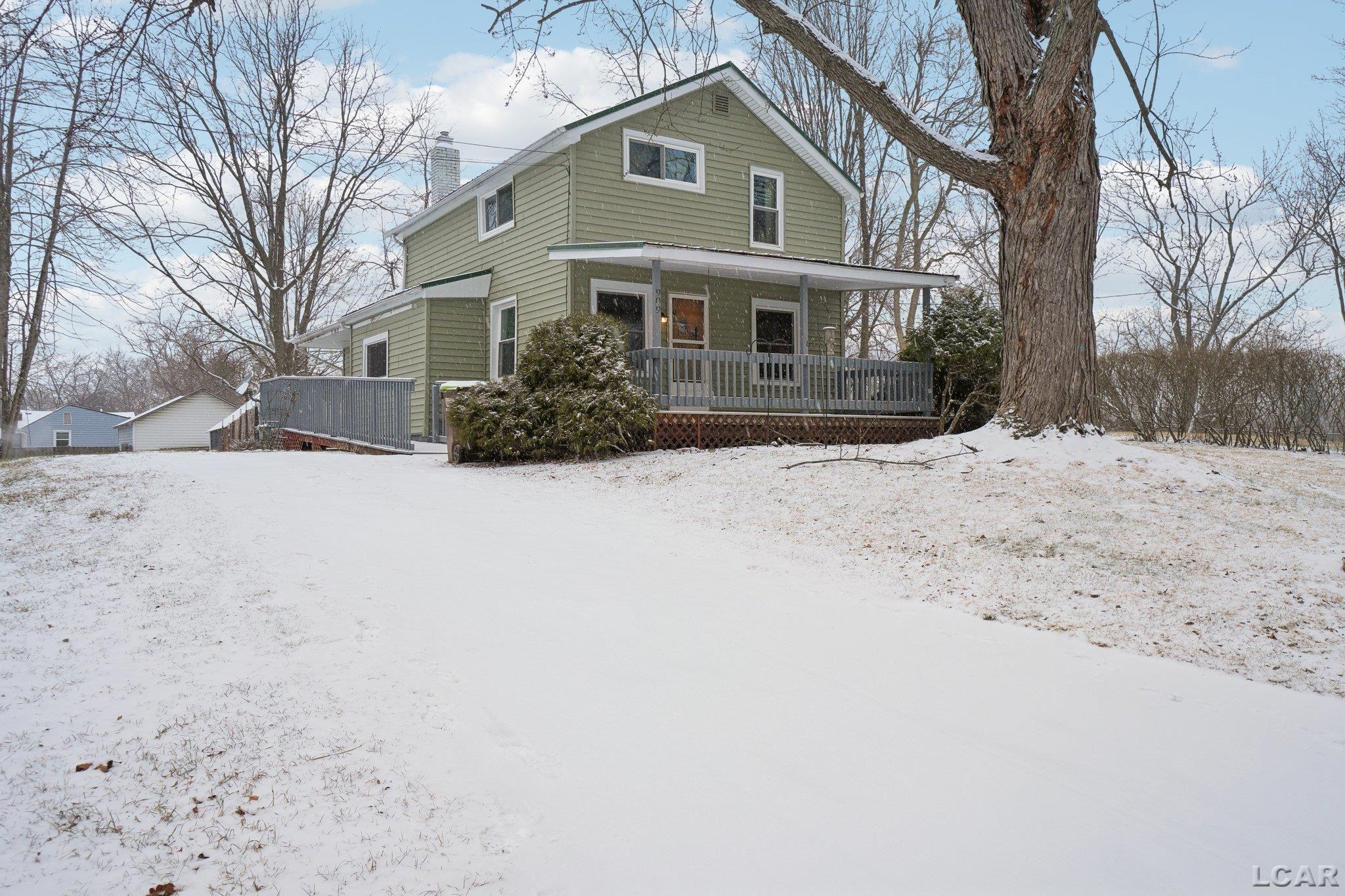 909 Comstock Street Adrian City MI 49221