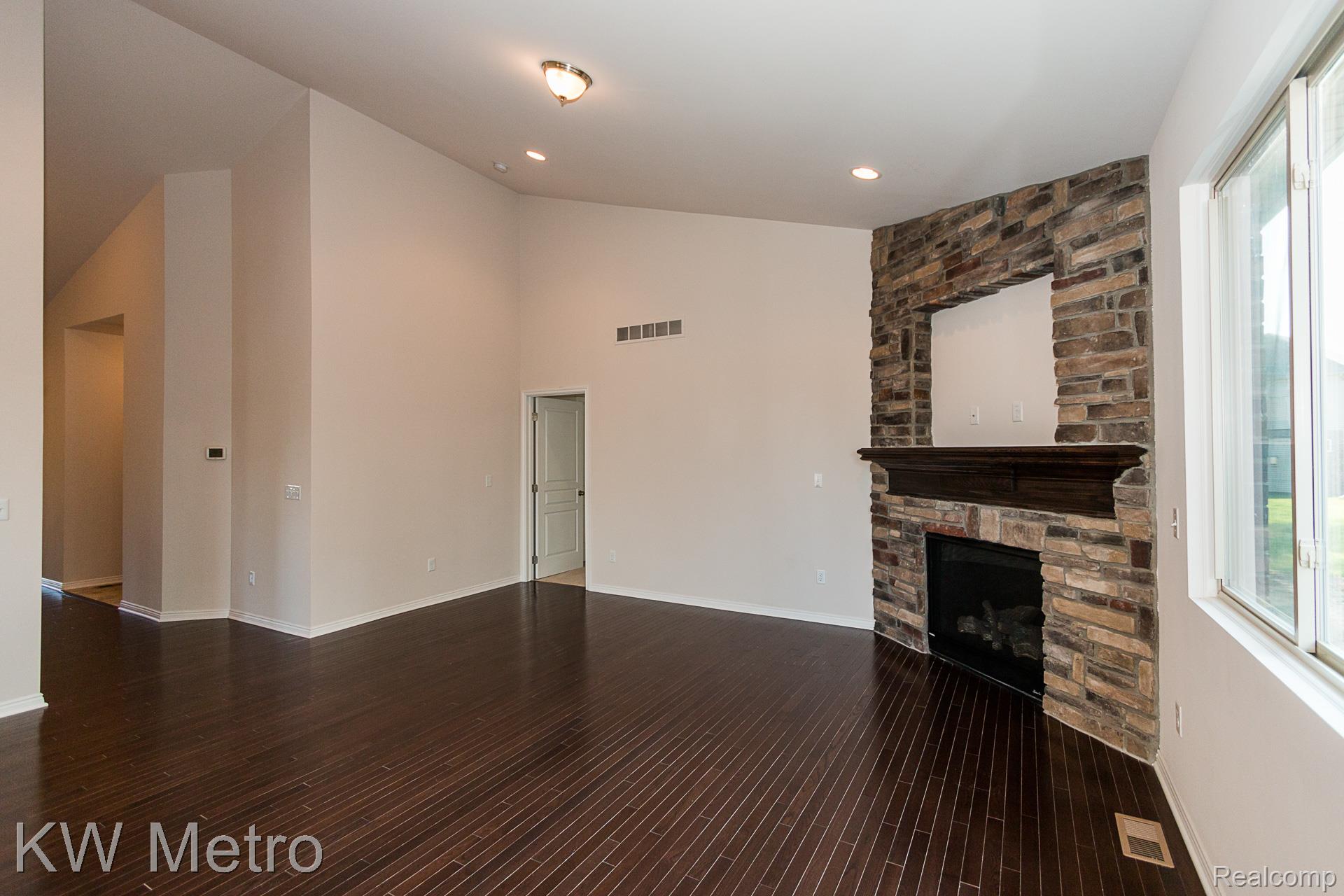 2696 John Bartley Circle Sterling Heights City MI 48310